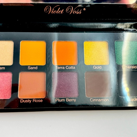 Violet Voss Essentials Palette - Picture 3 of 5